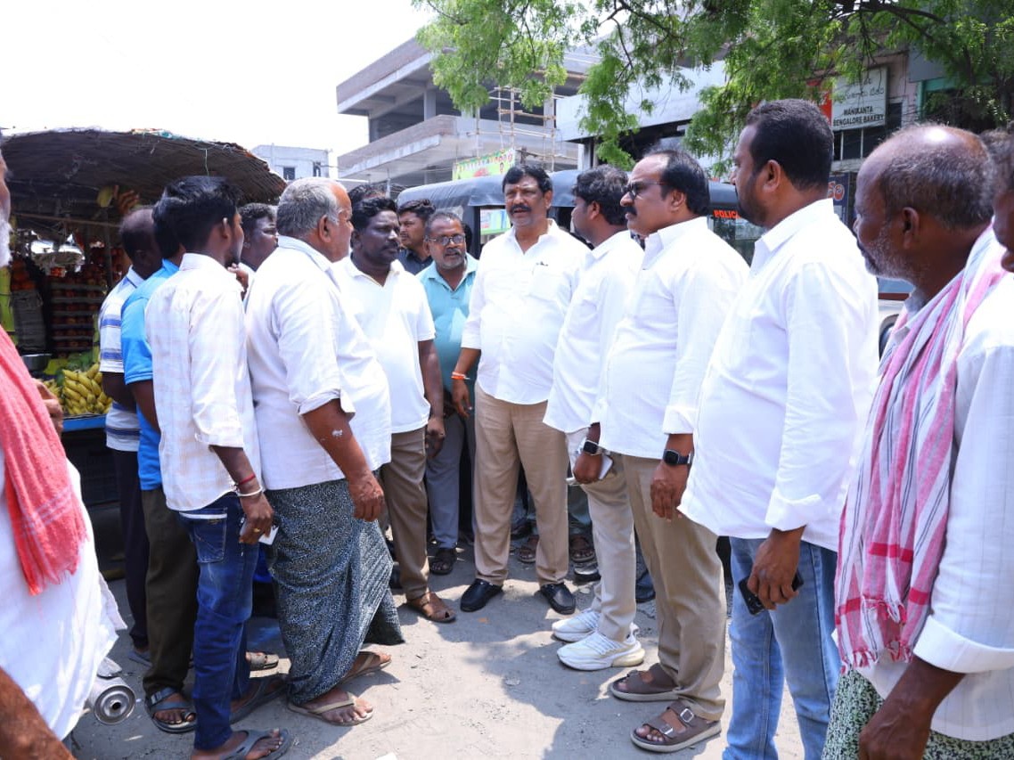 అంబేద్కర్ విగ్రహ ఏర్పాటుకు స్థలం పరిశీలన