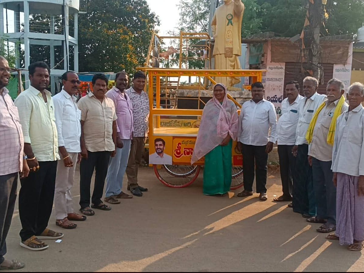 మంగళగిరిలో చిరు వ్యాపారులకు తోడ్పాటు