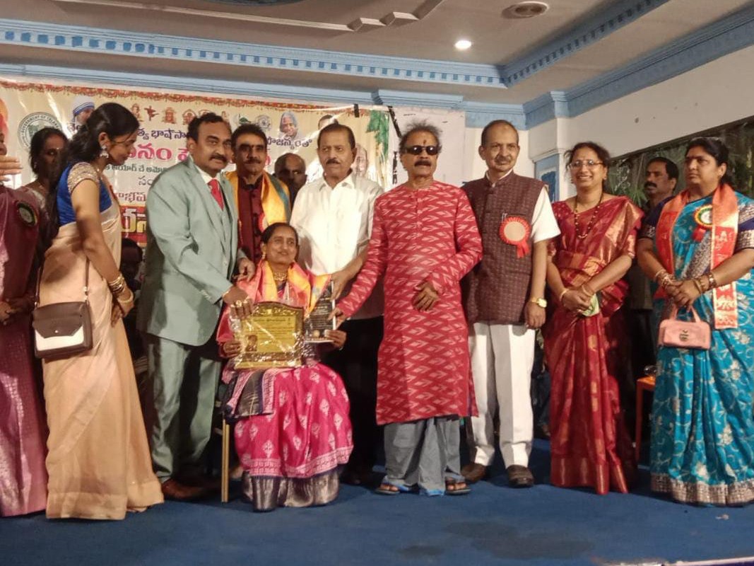 సామాజిక సేవకురాలు శివలీలకు సేవా పురస్కారం