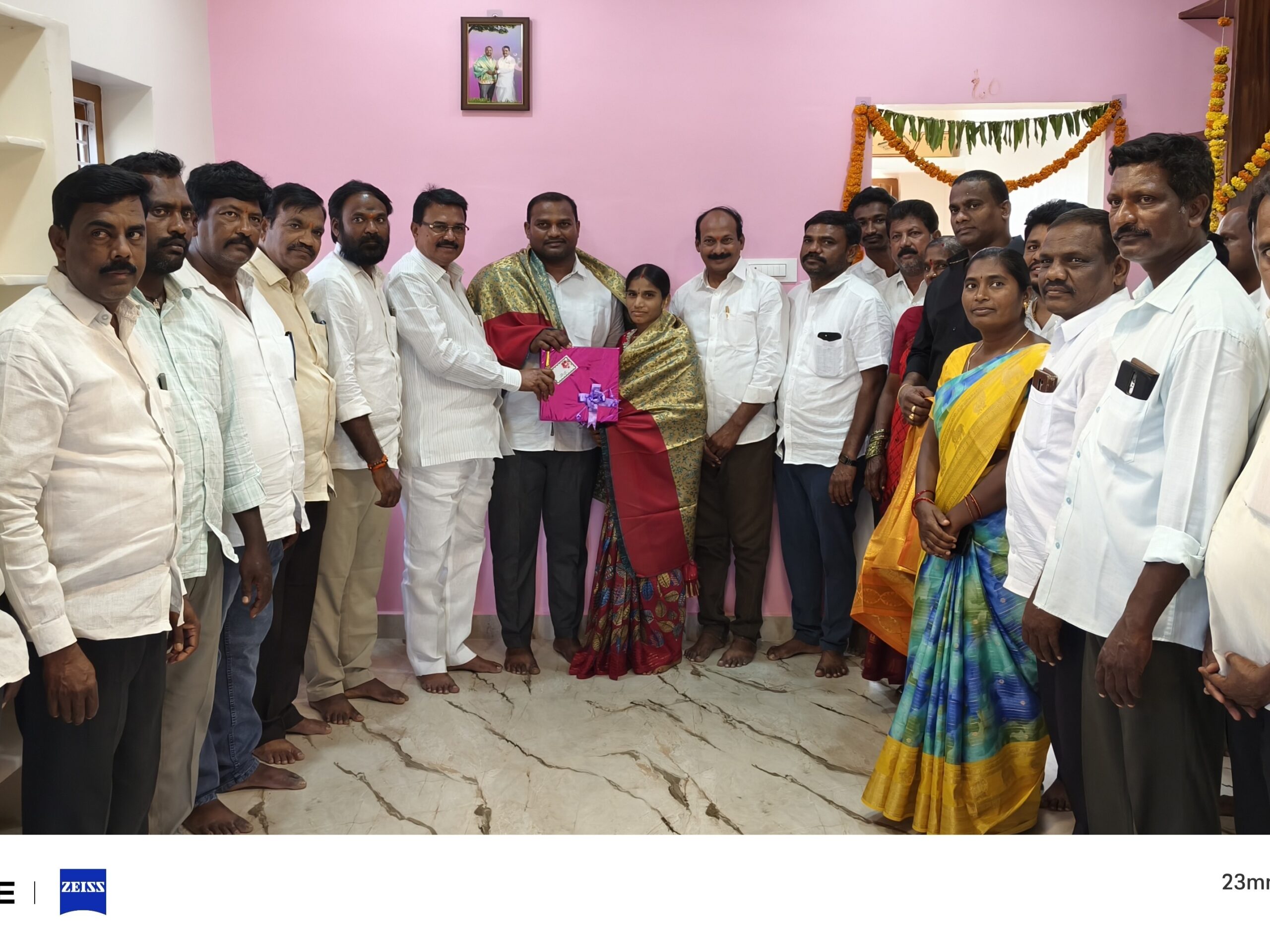 గృహప్రవేశ వేడుకలలో పాల్గొన్న మాజీమంత్రి