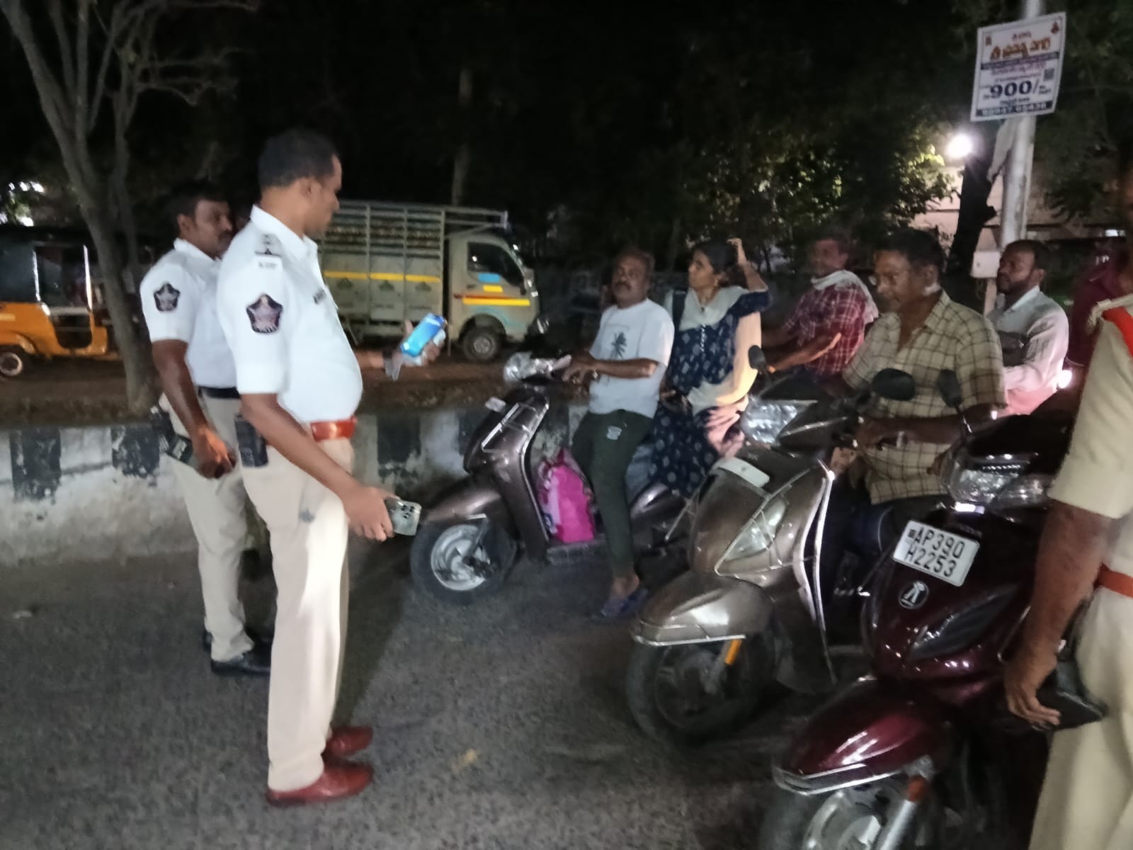 డ్రంక్ అండ్ డ్రైవ్.. రోజంతా కోర్టులో నిలబడే శిక్ష