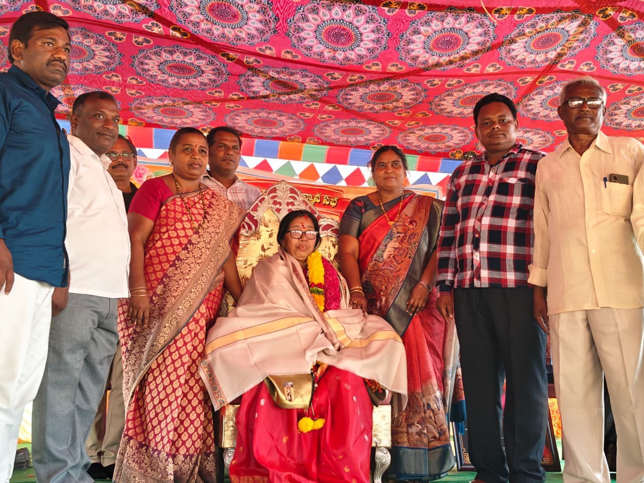 ఉద్యోగ విరమణ పొందిన టీచర్‌కు సన్మానం