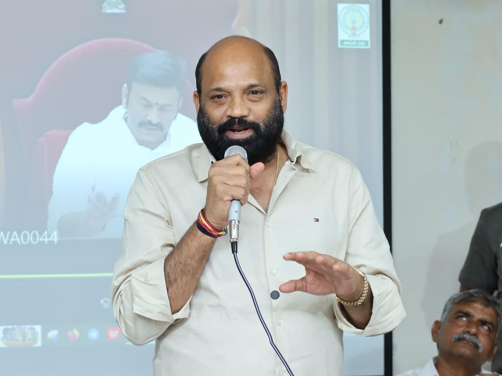 సైంటిఫిక్ బృందంతో ఎమ్మెల్యే భేటీ