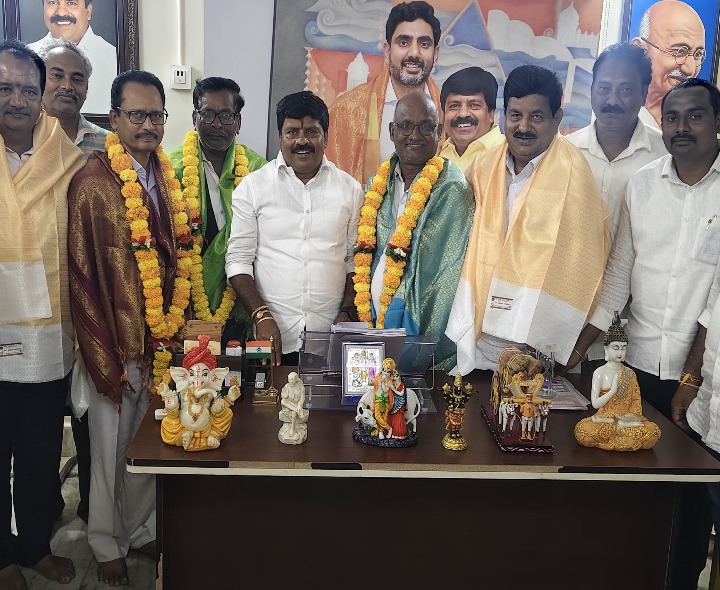 బార్ అసోసియేషన్  కార్యవర్గాన్ని అభినందించిన ఎమ్మెల్యే