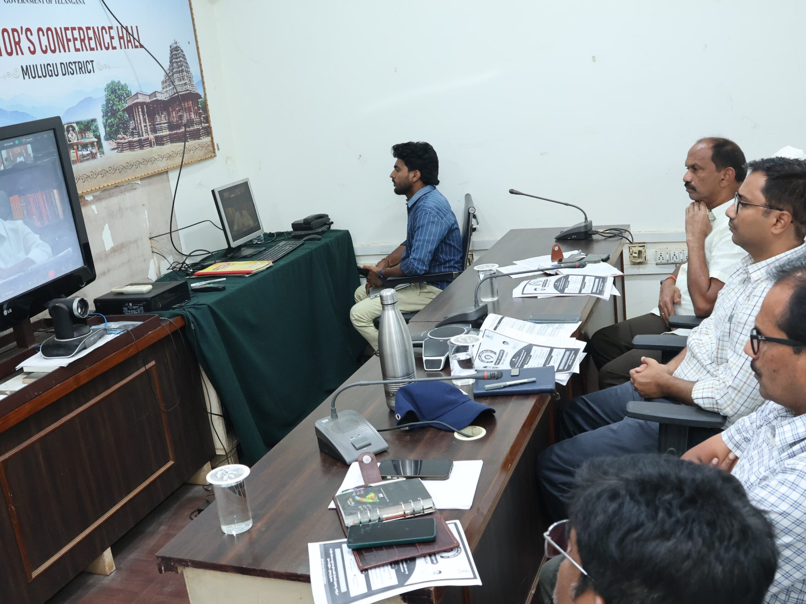 డిప్యూటీ సీఎం వీడియో కాన్ఫరెన్స్‌లో పాల్గొన్న కలెక్టర్