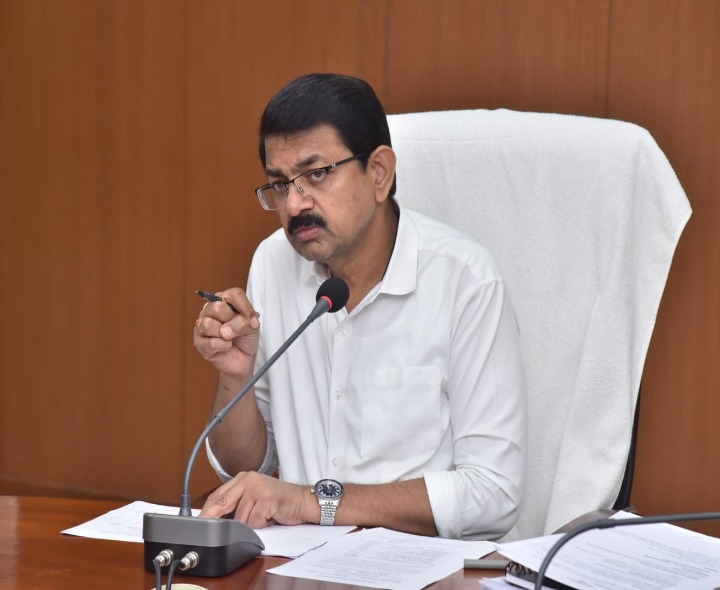 ‘ఆసుపత్రుల భవన నిర్మాణ పనులు పూర్తిచేయాలి’