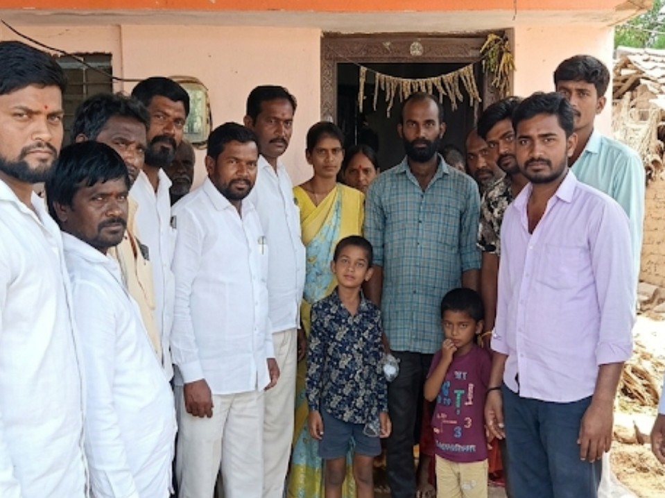 పేద కుటుంబానికి ఆర్థిక తోడ్పాటు