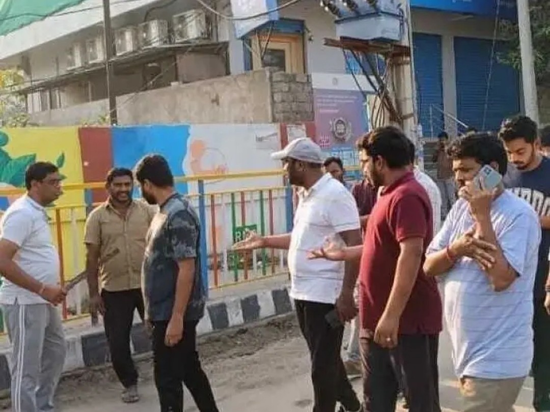 స్వయంగా ప్రజల సమస్యలు తెలుసుకున్న మేయర్