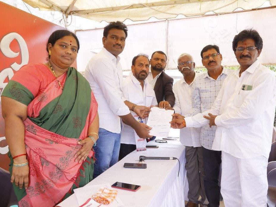 జనసేన కార్యాలయంలో వినతుల వెల్లువ