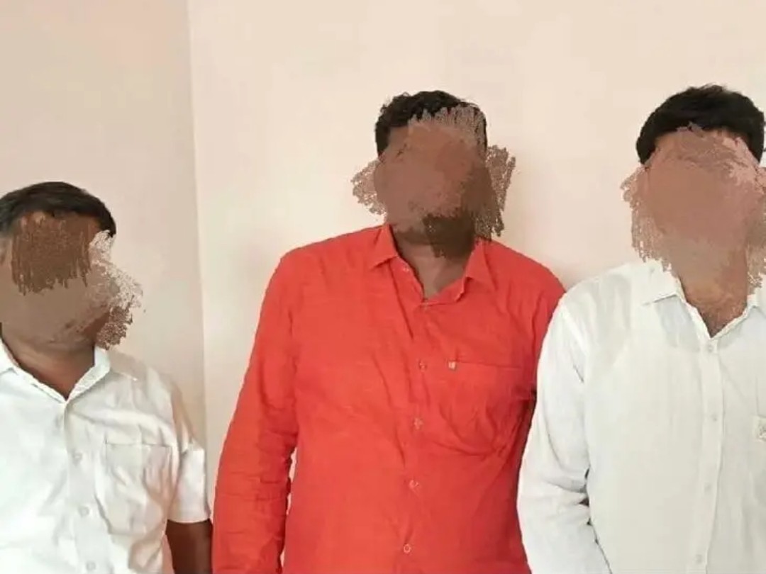 కుల దూషణ కేసులో ముగ్గురికి ఏడాది జైలు