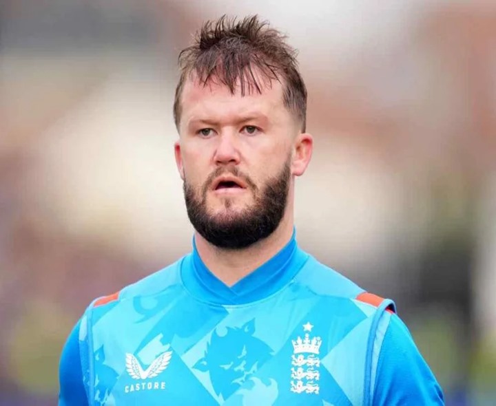 స్టార్ బ్యాటర్‌‌కు కోర్టు భారీ జరిమానా