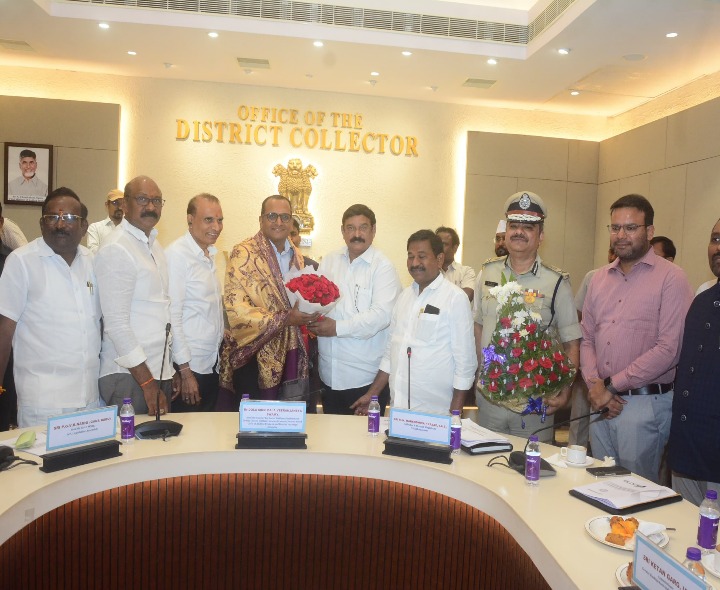 కలెక్టర్ హరేంధిర ప్రసాద్ సేవలు ప్రశంసనీయం