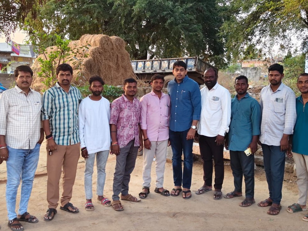 బాధిత కుటుంబాన్ని పరామర్శించిన కార్పొరేటర్