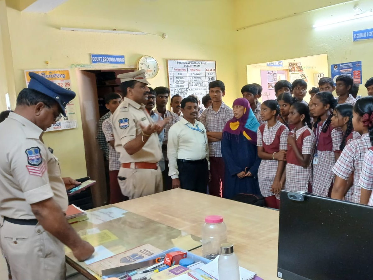 చట్టాలపై అవగాహన కలిగి ఉండాలి: SI