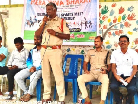 ‘విద్యార్థులు క్రీడలపై ఆసక్తి చూపాలి’