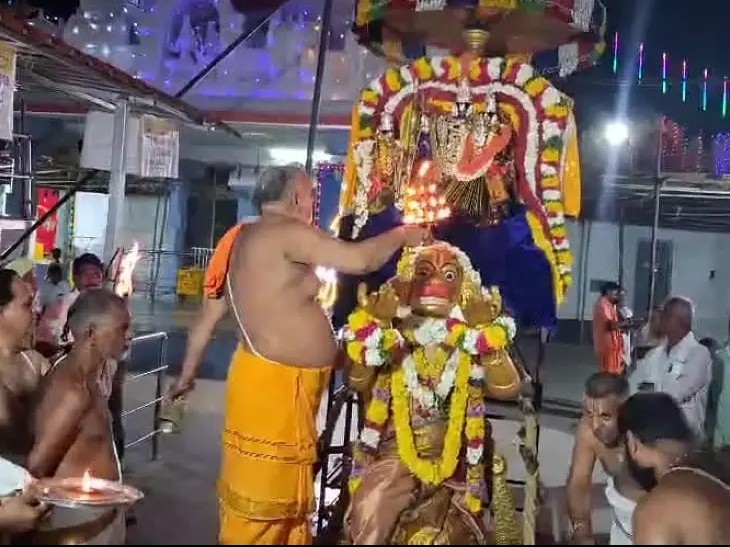 హనుమత్ వాహనం పై ఘనంగా శ్రీ సీతారాముల ఊరేగింపు