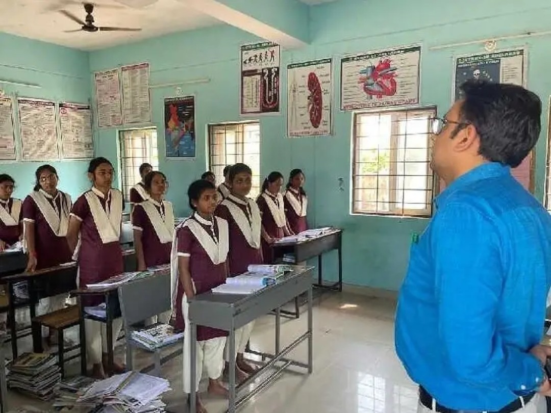 ‘వసతి గృహ విద్యార్థులకు మెరుగైన విద్యనందించాలి’