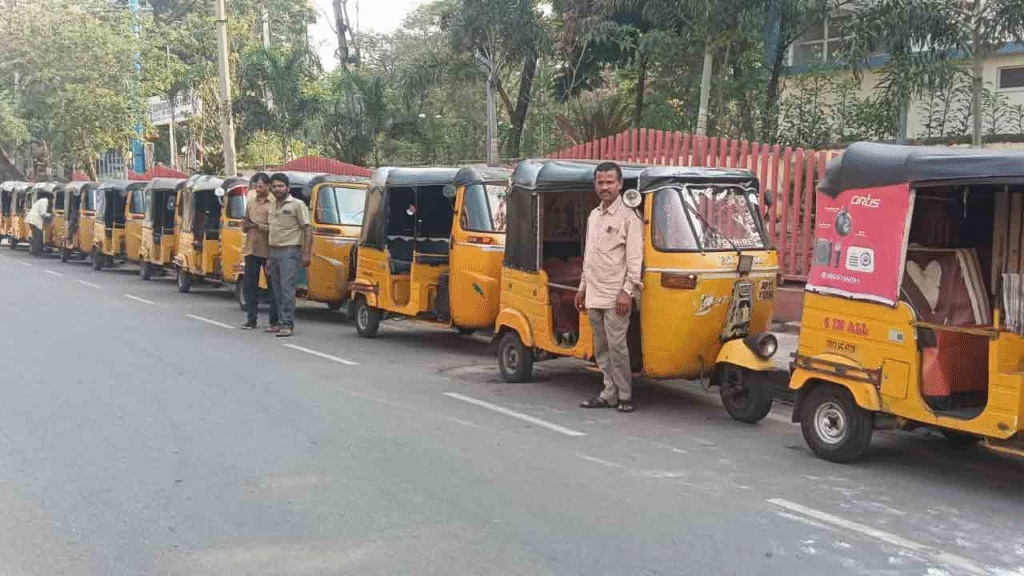 గ్యాస్ కొరత.. ఆటో డ్రైవర్ల ఆందోళన