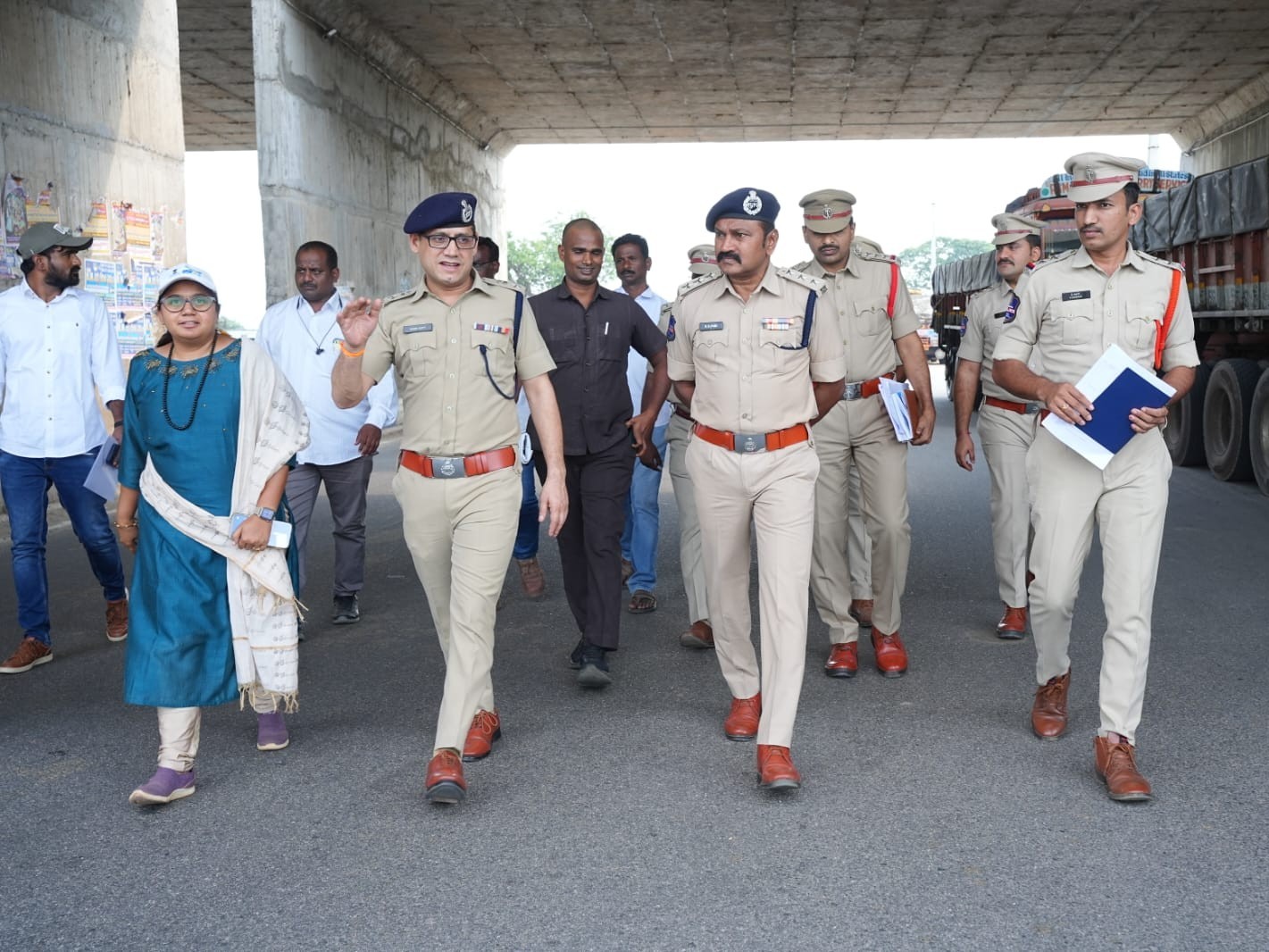 ‘రోడ్డు విస్తరణ పనులు త్వరగా పూర్తి చేయాలి’