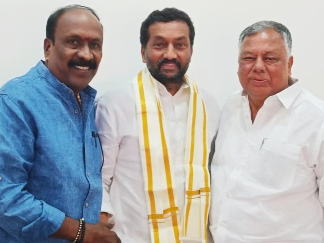 రఘునందన్ రావు MP కావడానికి త్రిపాత్రాభినయం