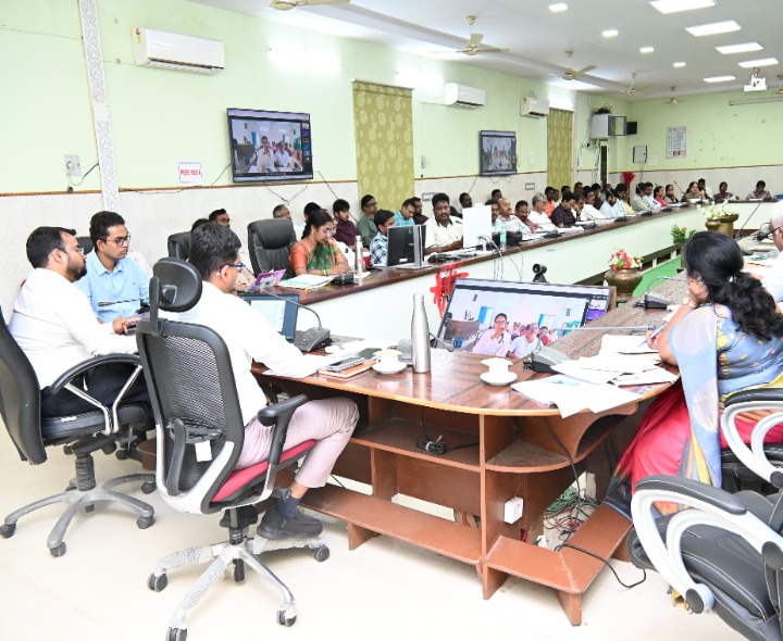 జన గణనలో తప్పులకు తావు ఉండకూడదు: కలెక్టర్