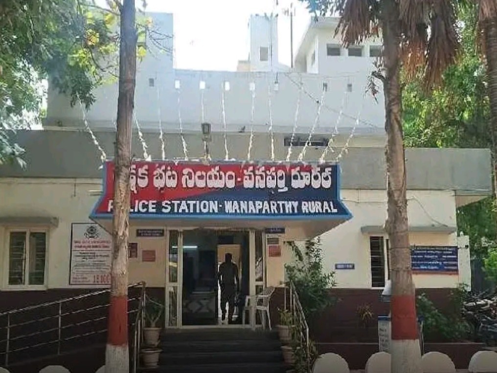 ట్రాక్టర్ ఢీకొని వ్యక్తి మృతి