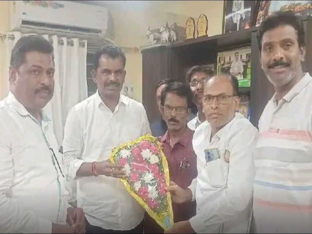 డిగ్రీ కాలేజీ హాస్టల్‌ నిర్మాణానికి హామీ: ఎమ్మెల్యే