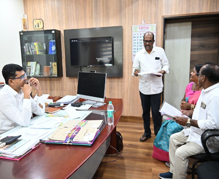 సీఎం కార్యాలయం నుంచి వచ్చిన గ్రీవెన్స్  పరిశీలిన