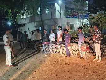 కనగల్‌లో పోలీసులు వాహన తనిఖీలు