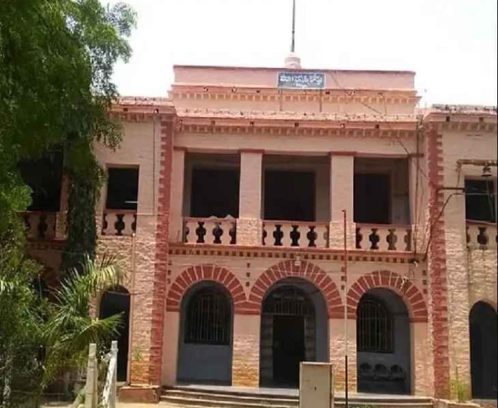 లంచం కేసులో అధికారికి 7 ఏళ్ల జైలు