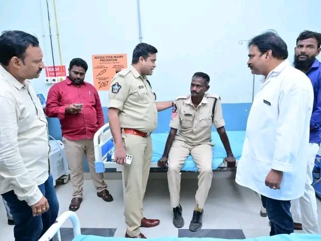 పోలీస్ సిబ్బందిని పరామర్శించిన ఐజీపీ