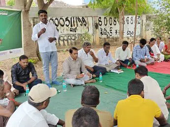 ‘గ్రామంలోని ప్రతి ఒక్కరు కలిసి ఉండాలి’