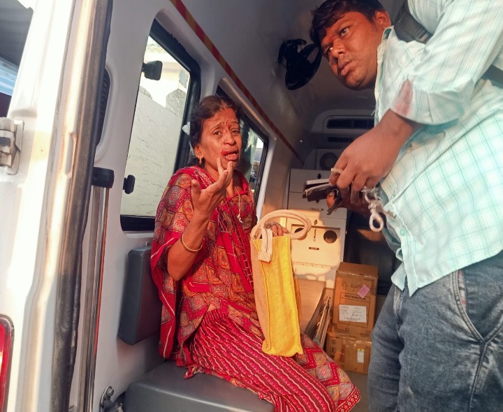 రోడ్డు ప్రమాదం.. మహిళా పోలీస్‌కు గాయాలు