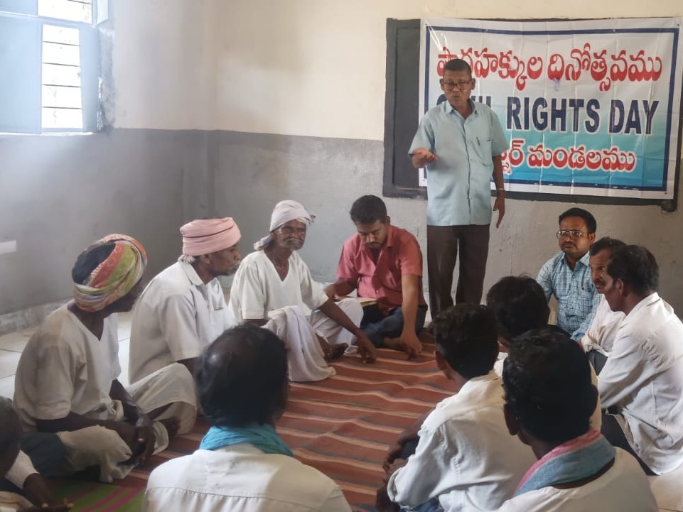 హక్కులపై అవగాహన కల్పించిన తహసీల్దార్
