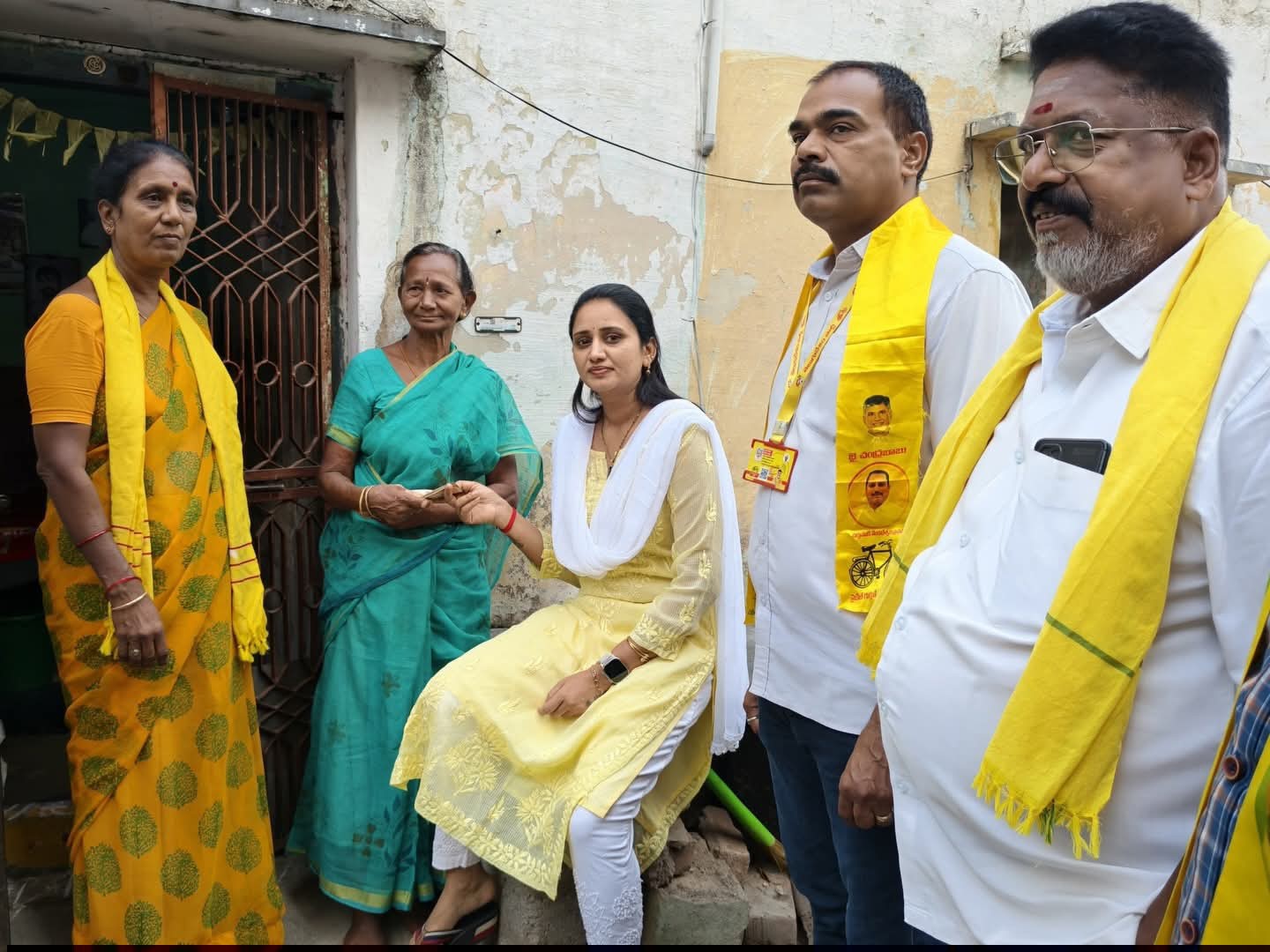 అనంతపురంలో పింఛన్ల పంపిణీ