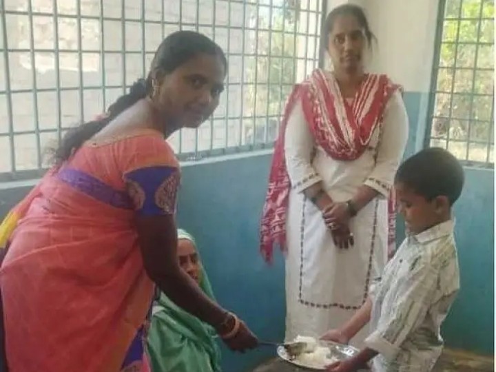 పాఠశాలను తనిఖీ చేసిన సర్పంచ్