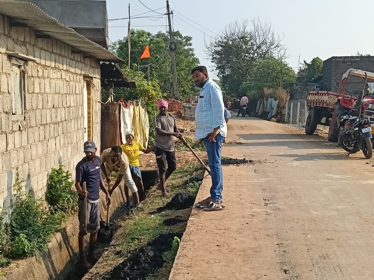 పారిశుధ్యంపై నిర్లక్ష్యం వహించొద్దు: సర్పంచ్