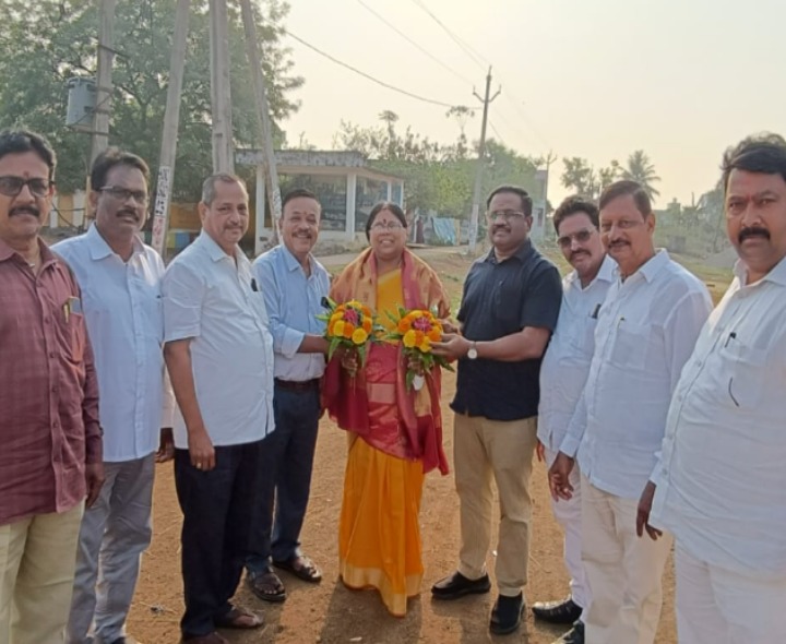 ఎమ్మెల్యేను కలిసిన బార్ అసోసియేషన్ నూతన అధ్యక్షుడు