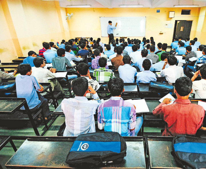 ఇవాళ్టి నుంచి ఒంటిపూట తరగతులు