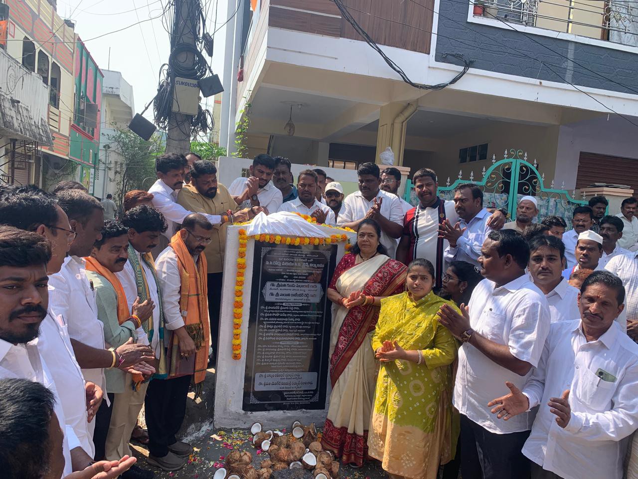 సీసీ రోడ్డు పనులు ప్రారంభించిన ఎమ్మెల్యే నాయిని