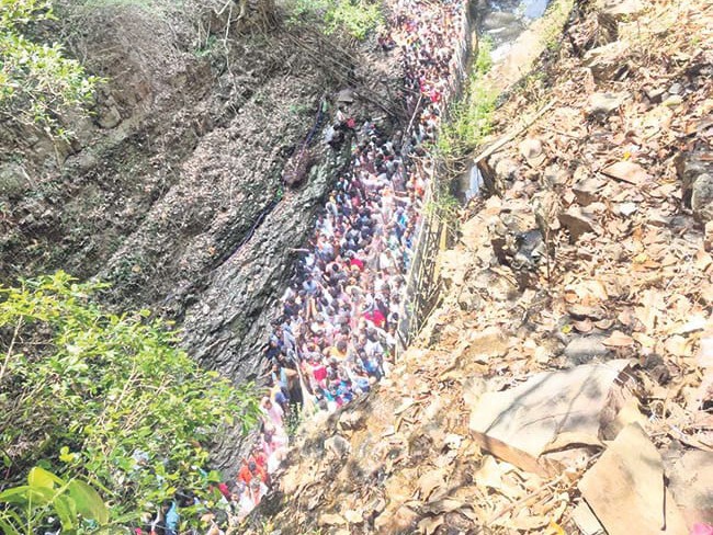 సలేశ్వరం తొలిరోజే కిలోమీటర్ల మేర ట్రాఫిక్ జామ్..!