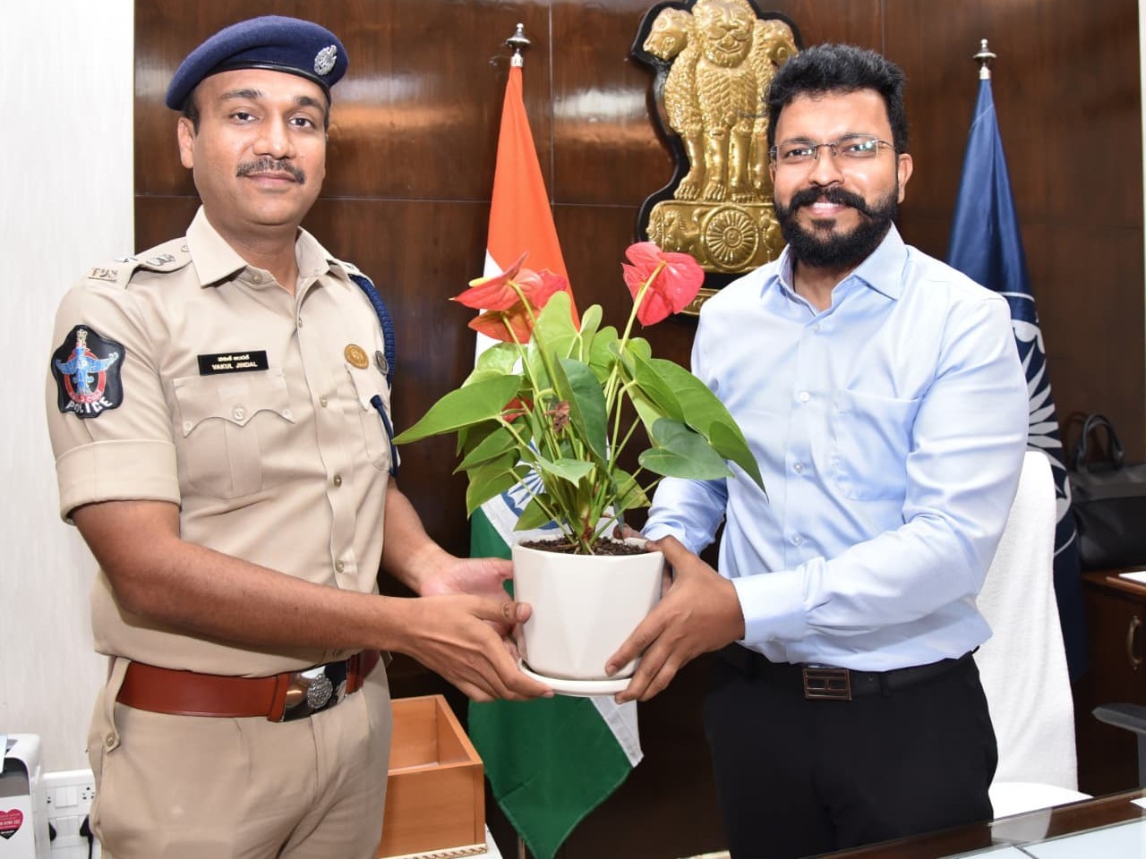 గుంటూరు నూతన కలెక్టర్‌కు ఎస్పీ శుభాకాంక్షలు