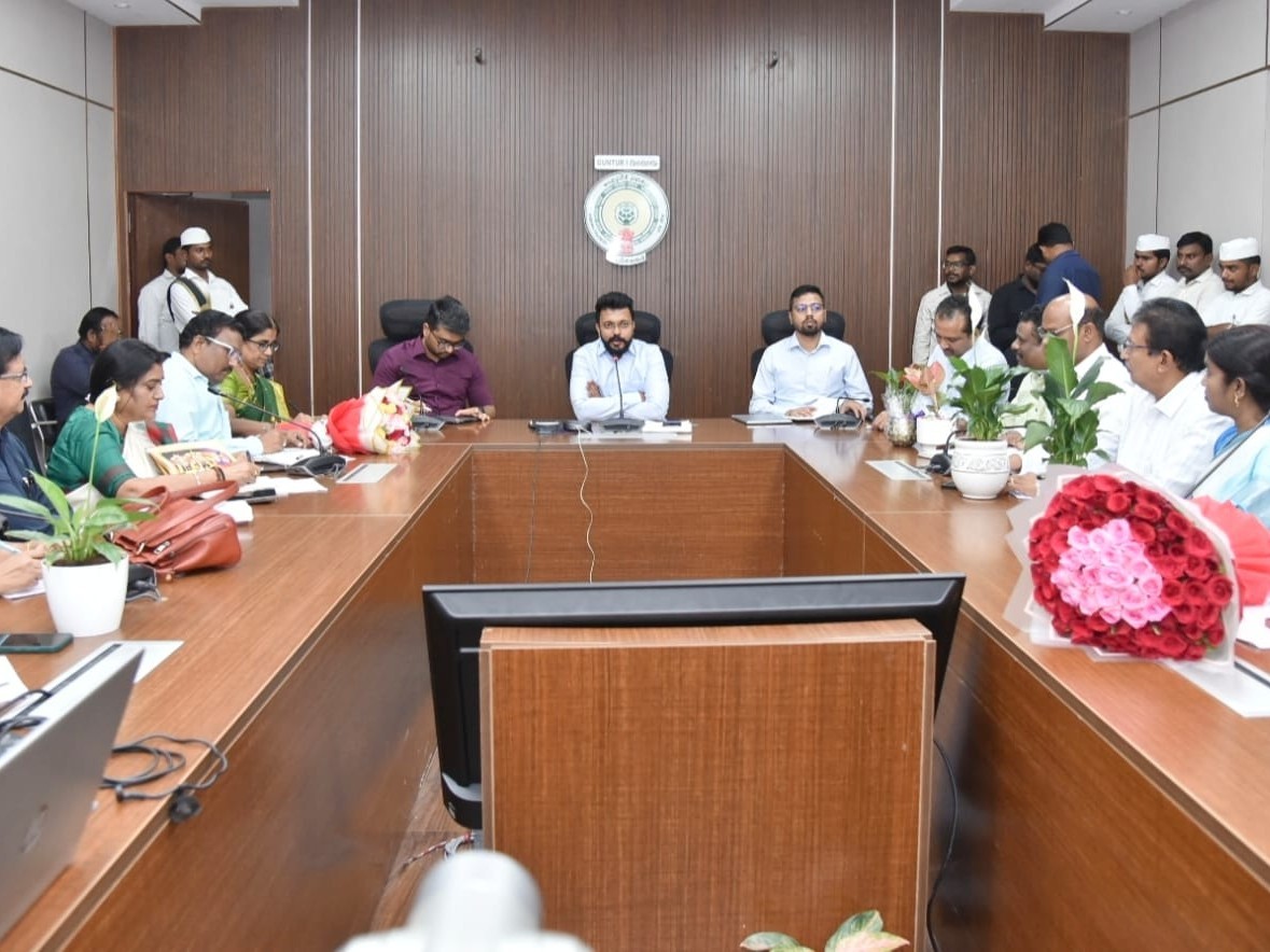 ‘ప్రభుత్వ సేవలు ప్రజలకు సమర్థవంతంగా అందించాలి’