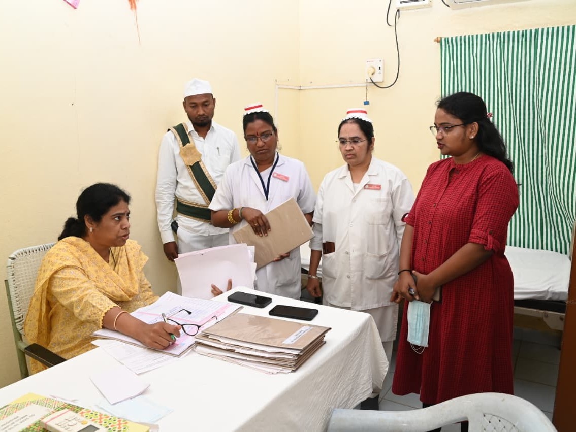 CHC కేంద్రంను ఆకస్మిక తనిఖీ చేసిన కలెక్టర్