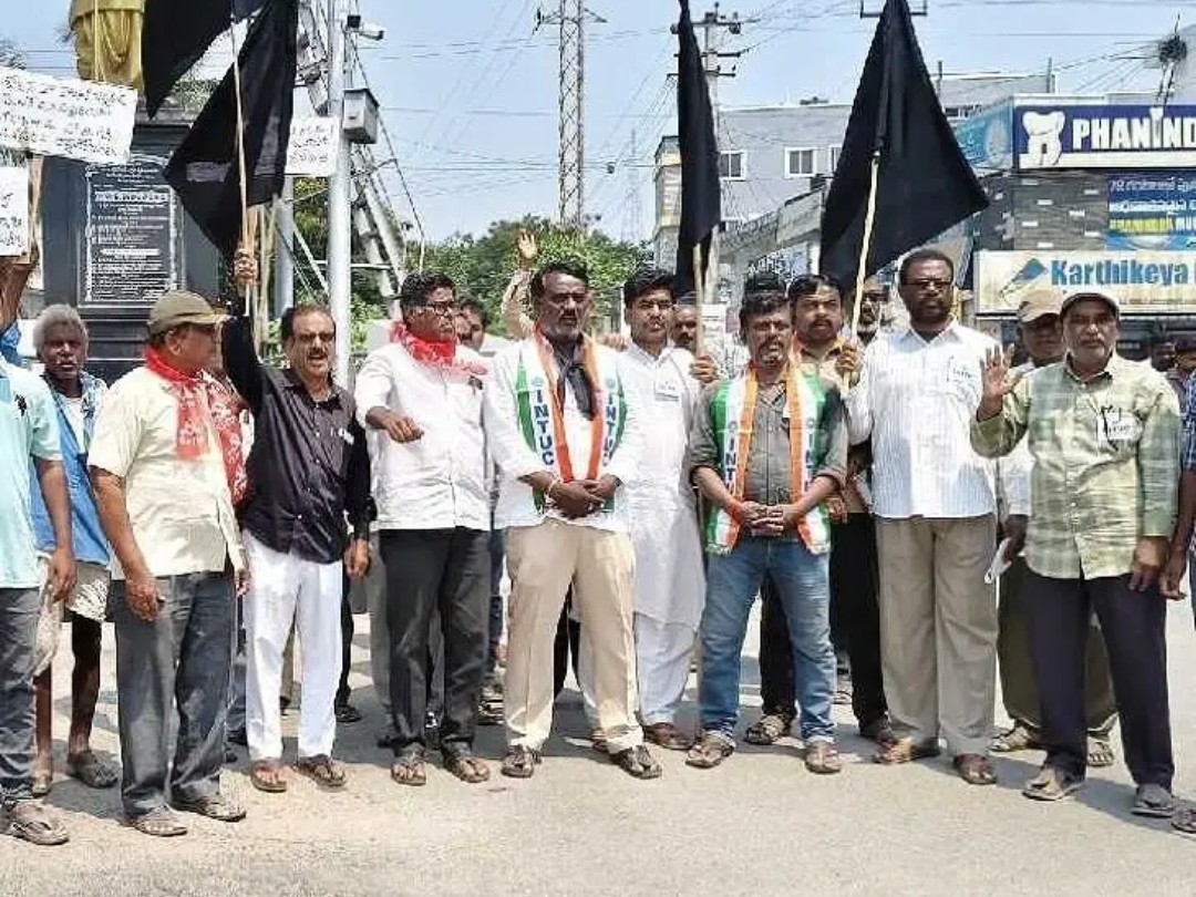 కార్మిక చట్టాల పునరుద్ధరణకు డిమాండ్