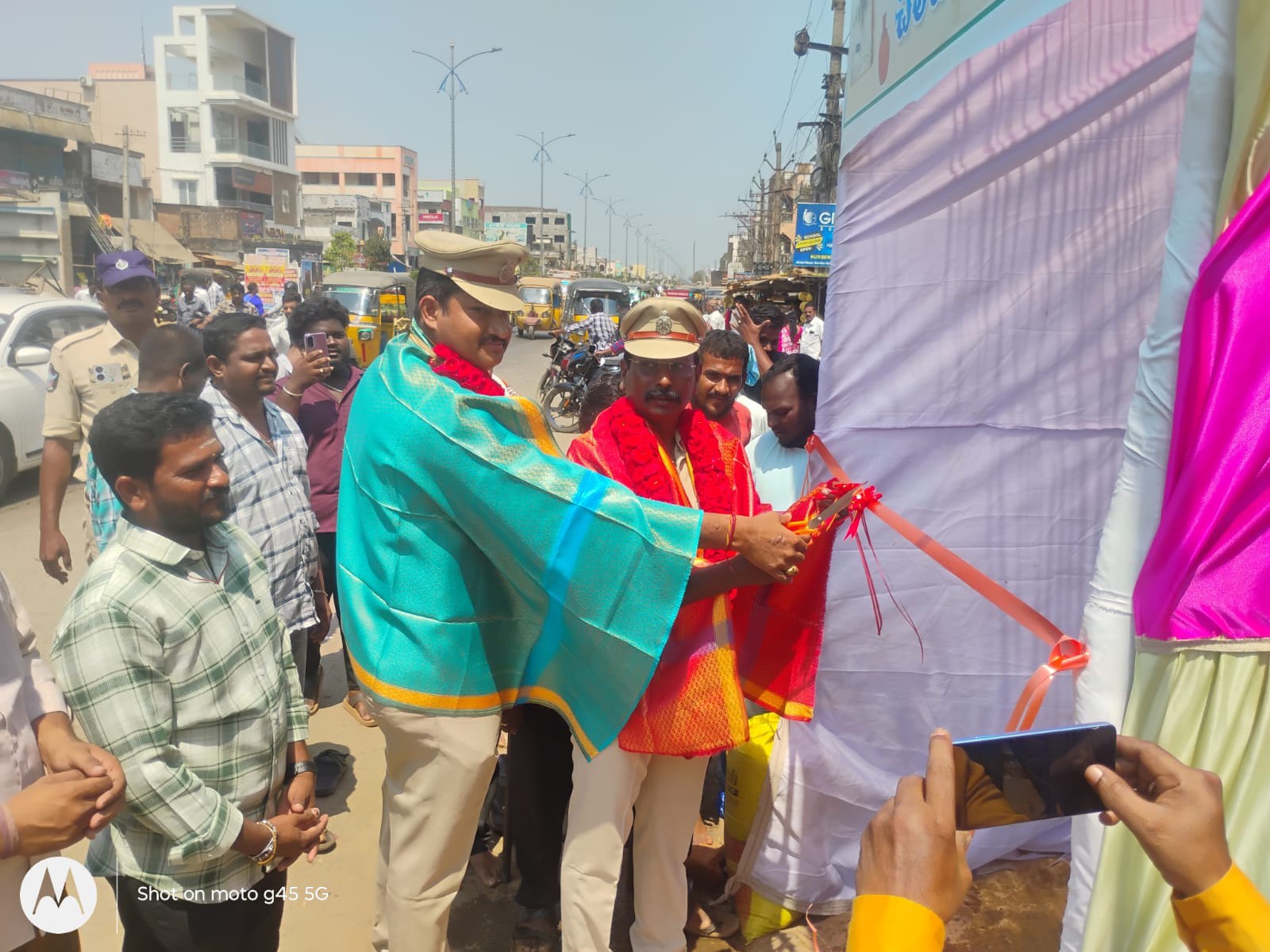చలివేంద్రాన్ని ప్రారంభించిన సీఐ