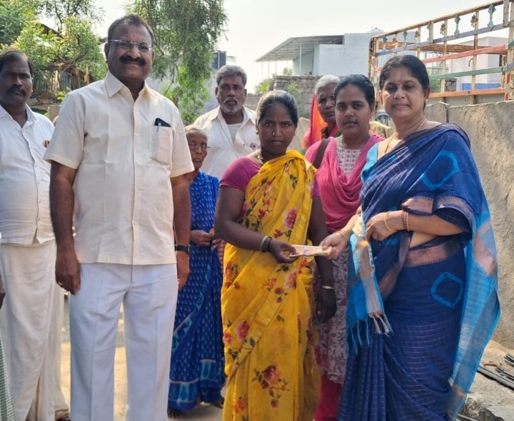 పెద్దకడబూరులో అట్టహాసంగా సామాజిక పింఛన్ల పంపిణీ