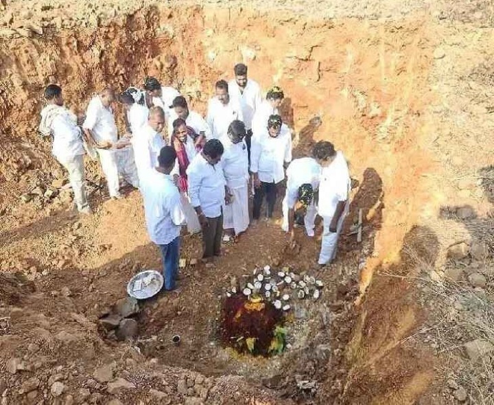 శ్రీరాముడి గుడి నిర్మాణానికి భూమి పూజ చేసిన ఎమ్మెల్యే