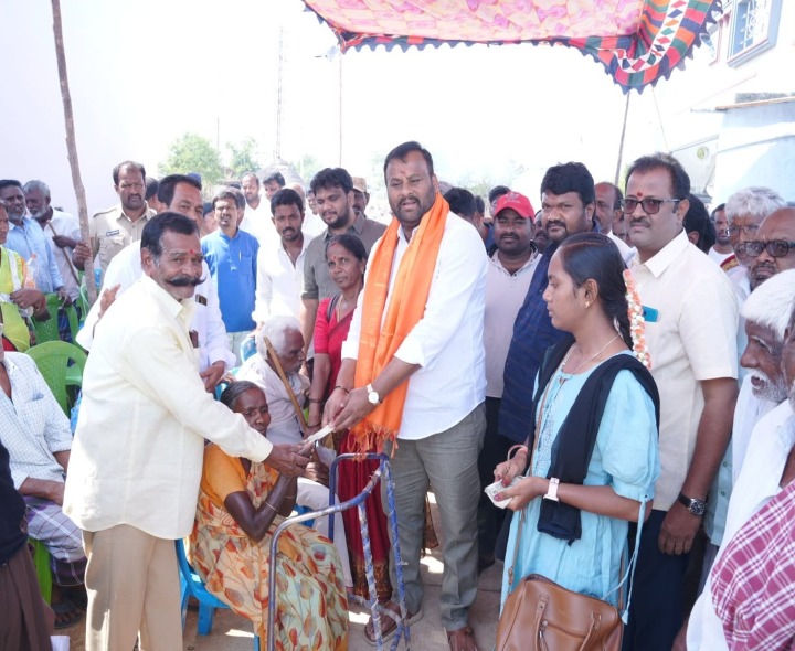 ఎన్టీఆర్ భరోసా పింఛన్ల పంపిణీ కార్యక్రమంలో పాల్గొన్న మంత్రి