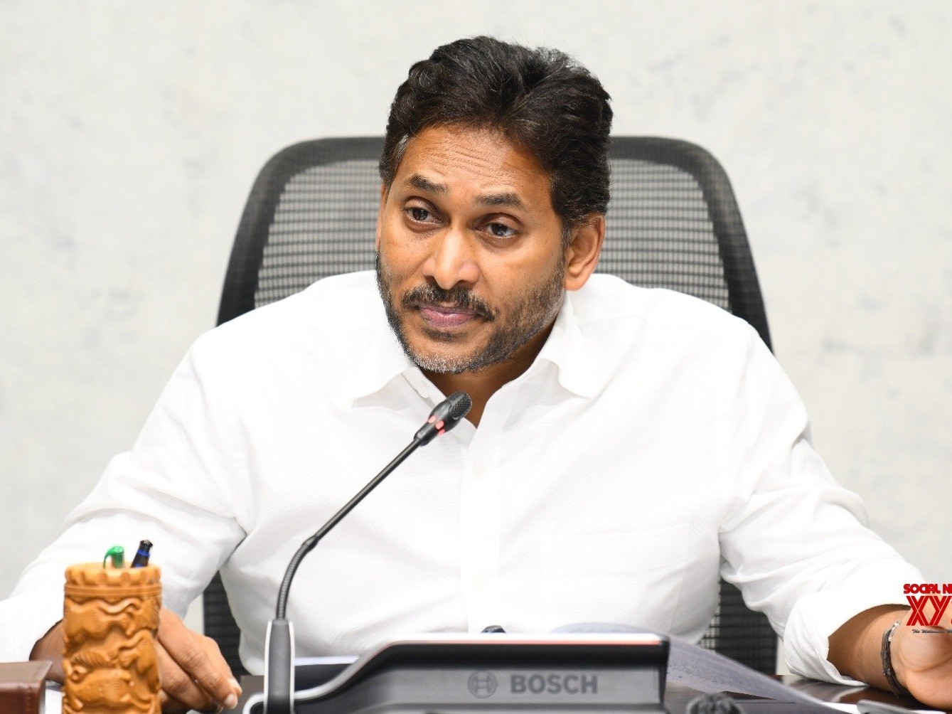 అమరావతి విస్తరణపై జగన్ ప్రశ్నలు